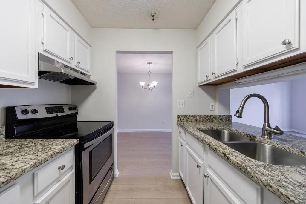 300 Johnson Ferry Road Ne Unit B113, Atlanta, Georgia 30328, 2 Bedrooms Bedrooms, ,2 BathroomsBathrooms,Residential,For Sale,300 Johnson Ferry Road Ne Unit B113,7535460