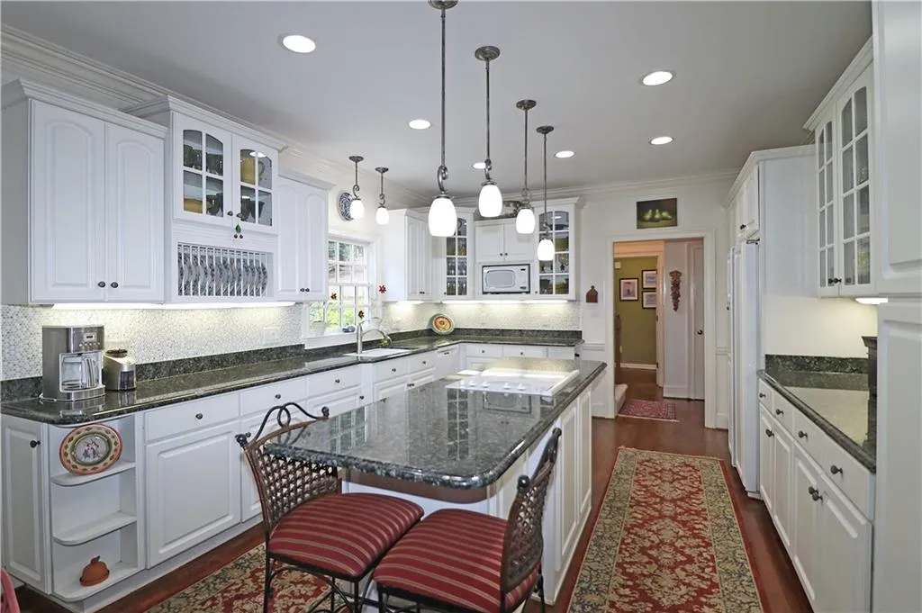 9620 Huntcliff Trace, Atlanta, Georgia 30350, 6 Bedrooms Bedrooms, ,4 BathroomsBathrooms,Residential,Sold,9620 Huntcliff Trace,6924192
