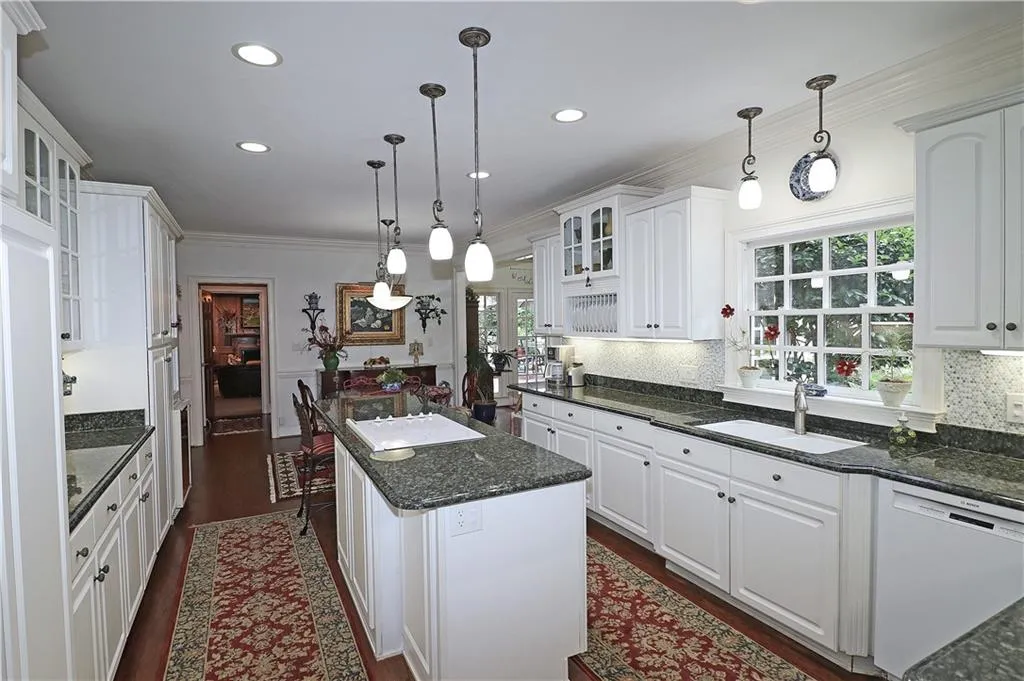 9620 Huntcliff Trace, Atlanta, Georgia 30350, 6 Bedrooms Bedrooms, ,4 BathroomsBathrooms,Residential,Sold,9620 Huntcliff Trace,6924192