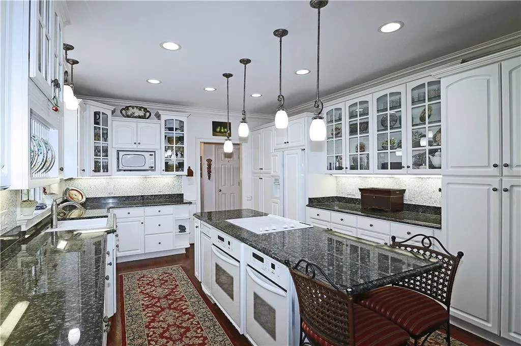 9620 Huntcliff Trace, Atlanta, Georgia 30350, 6 Bedrooms Bedrooms, ,4 BathroomsBathrooms,Residential,Sold,9620 Huntcliff Trace,6924192