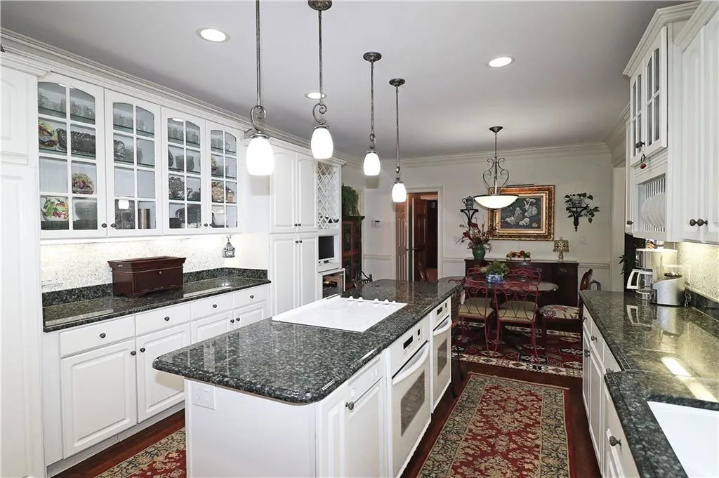 9620 Huntcliff Trace, Atlanta, Georgia 30350, 6 Bedrooms Bedrooms, ,4 BathroomsBathrooms,Residential,Sold,9620 Huntcliff Trace,6924192