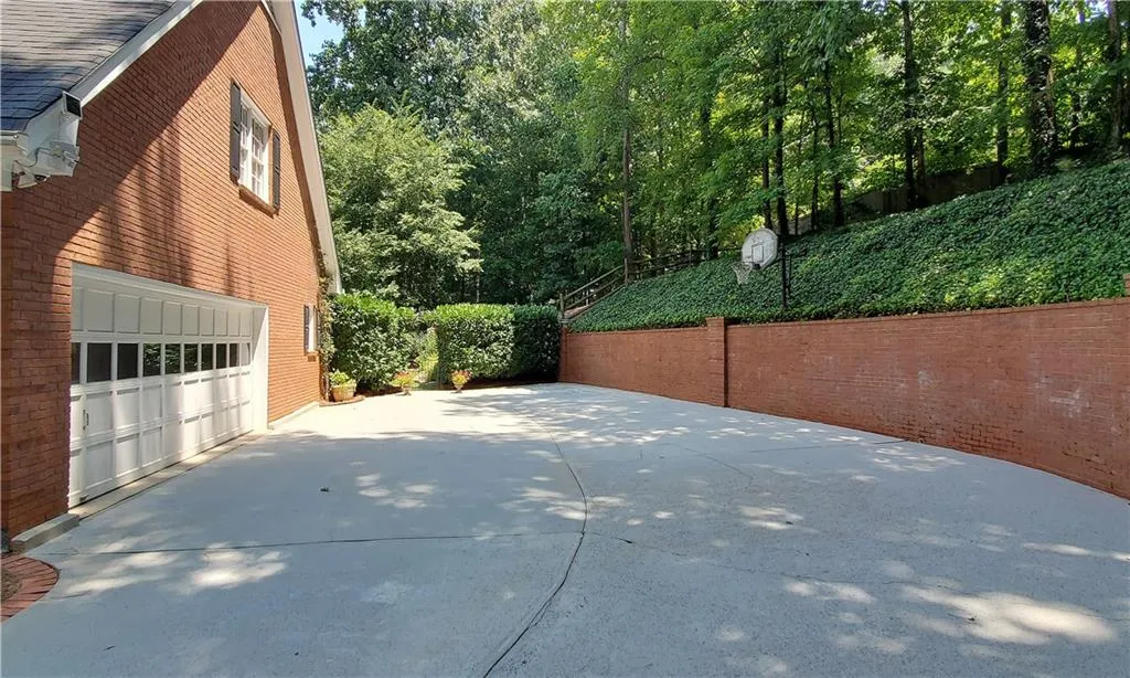 9620 Huntcliff Trace, Atlanta, Georgia 30350, 6 Bedrooms Bedrooms, ,4 BathroomsBathrooms,Residential,Sold,9620 Huntcliff Trace,6924192