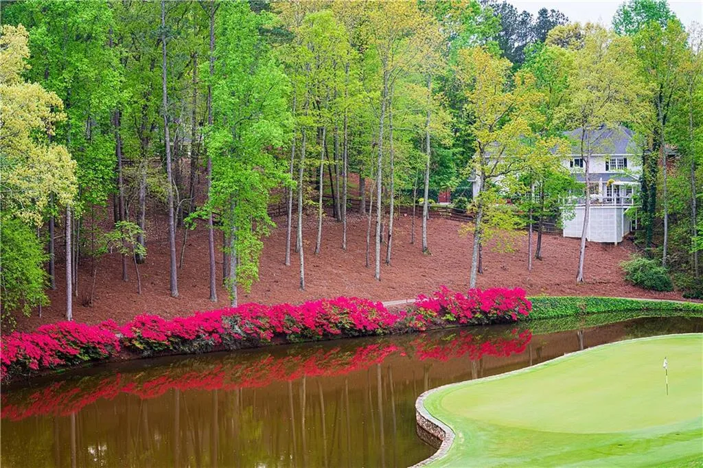9620 Huntcliff Trace, Atlanta, Georgia 30350, 6 Bedrooms Bedrooms, ,4 BathroomsBathrooms,Residential,Sold,9620 Huntcliff Trace,6924192