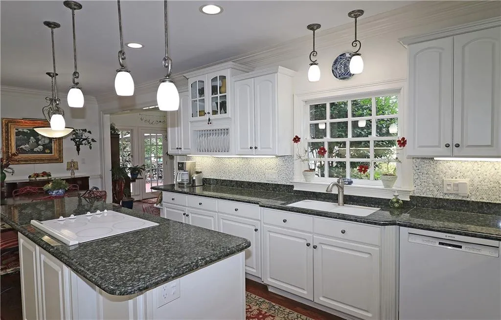 9620 Huntcliff Trace, Atlanta, Georgia 30350, 6 Bedrooms Bedrooms, ,4 BathroomsBathrooms,Residential,Sold,9620 Huntcliff Trace,6924192