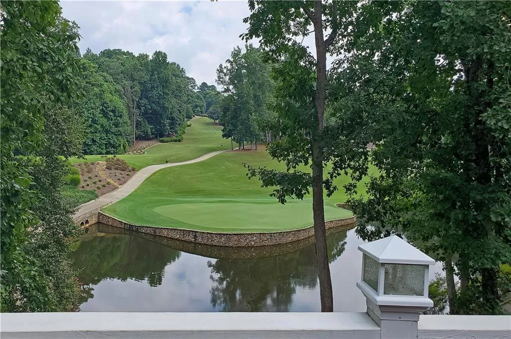 9620 Huntcliff Trace, Atlanta, Georgia 30350, 6 Bedrooms Bedrooms, ,4 BathroomsBathrooms,Residential,Sold,9620 Huntcliff Trace,6924192