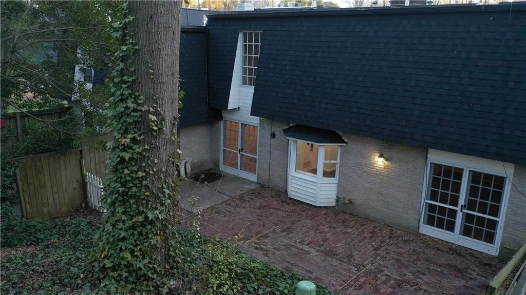 5480 Chemin De Vie, Atlanta, Georgia 30342, 3 Bedrooms Bedrooms, ,2 BathroomsBathrooms,Residential,Sold,5480 Chemin De Vie,7166073