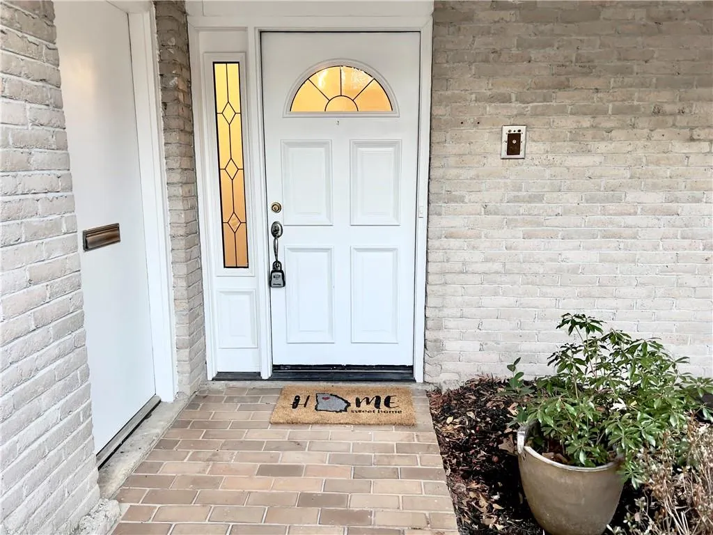 5480 Chemin De Vie, Atlanta, Georgia 30342, 3 Bedrooms Bedrooms, ,2 BathroomsBathrooms,Residential,Sold,5480 Chemin De Vie,7166073