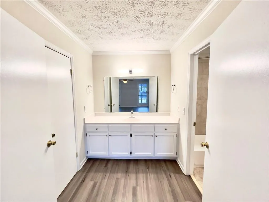 5480 Chemin De Vie, Atlanta, Georgia 30342, 3 Bedrooms Bedrooms, ,2 BathroomsBathrooms,Residential,Sold,5480 Chemin De Vie,7166073