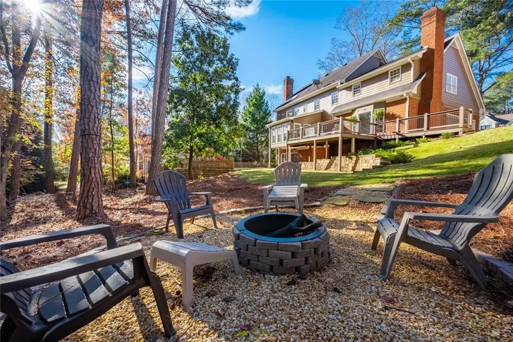 7665 Blandford Place, Sandy Springs, Georgia 30350, 4 Bedrooms Bedrooms, ,3 BathroomsBathrooms,Residential,Sold,7665 Blandford Place,6815230