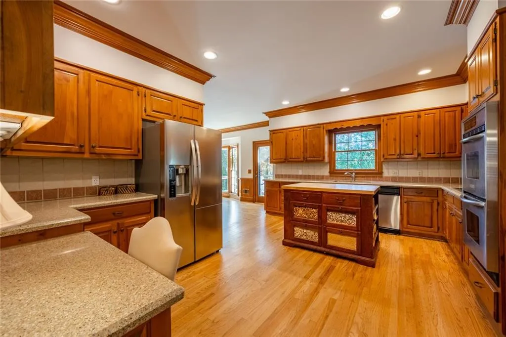 7665 Blandford Place, Sandy Springs, Georgia 30350, 4 Bedrooms Bedrooms, ,3 BathroomsBathrooms,Residential,Sold,7665 Blandford Place,6815230