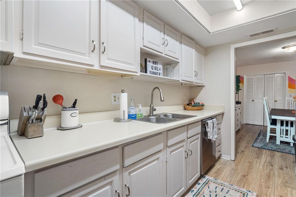 6851 Roswell Road Unit F15, Atlanta, Georgia 30328, 3 Bedrooms Bedrooms, ,2 BathroomsBathrooms,Residential,Sold,6851 Roswell Road Unit F15,7312564