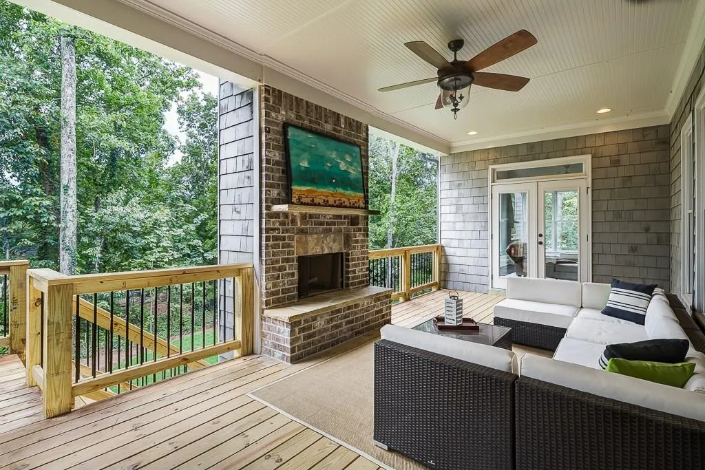 515 Belada Boulevard, Sandy Springs, Georgia 30342, 5 Bedrooms Bedrooms, ,4 BathroomsBathrooms,Residential,Sold,515 Belada Boulevard,5773530
