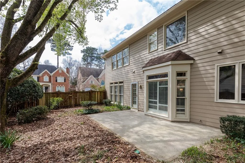 205 Glenridge Close Circle, Sandy Springs, Georgia 30328, 3 Bedrooms Bedrooms, ,2 BathroomsBathrooms,Residential,Sold,205 Glenridge Close Circle,6520191