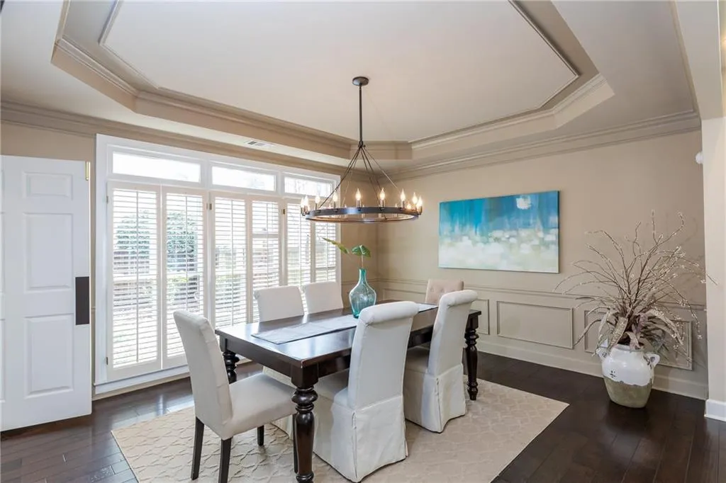 205 Glenridge Close Circle, Sandy Springs, Georgia 30328, 3 Bedrooms Bedrooms, ,2 BathroomsBathrooms,Residential,Sold,205 Glenridge Close Circle,6520191