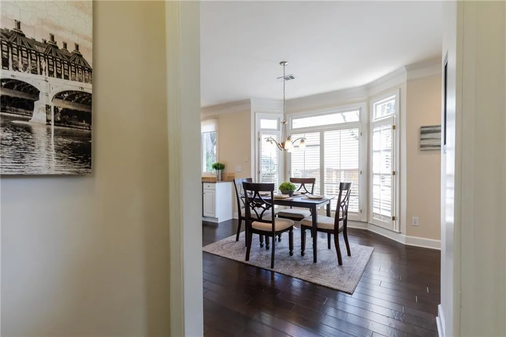205 Glenridge Close Circle, Sandy Springs, Georgia 30328, 3 Bedrooms Bedrooms, ,2 BathroomsBathrooms,Residential,Sold,205 Glenridge Close Circle,6520191