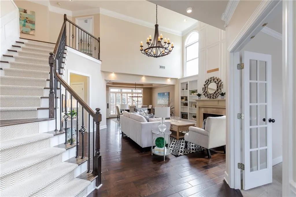 205 Glenridge Close Circle, Sandy Springs, Georgia 30328, 3 Bedrooms Bedrooms, ,2 BathroomsBathrooms,Residential,Sold,205 Glenridge Close Circle,6520191
