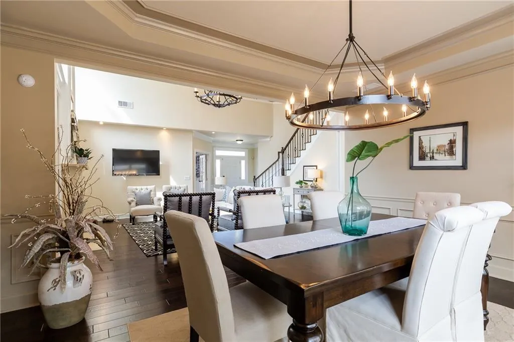 205 Glenridge Close Circle, Sandy Springs, Georgia 30328, 3 Bedrooms Bedrooms, ,2 BathroomsBathrooms,Residential,Sold,205 Glenridge Close Circle,6520191