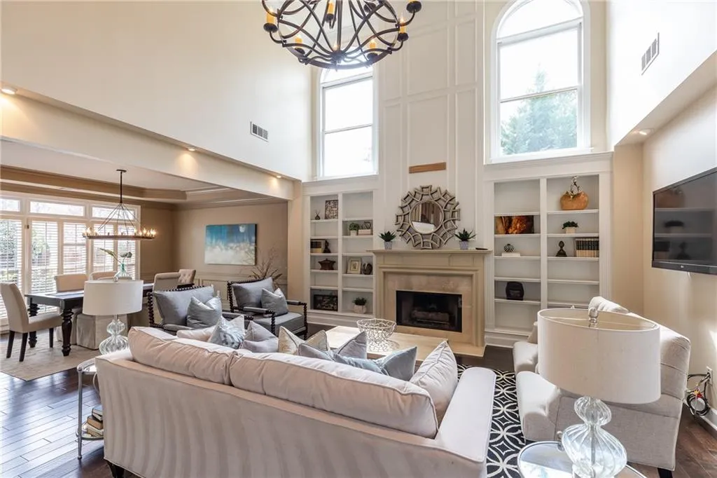 205 Glenridge Close Circle, Sandy Springs, Georgia 30328, 3 Bedrooms Bedrooms, ,2 BathroomsBathrooms,Residential,Sold,205 Glenridge Close Circle,6520191