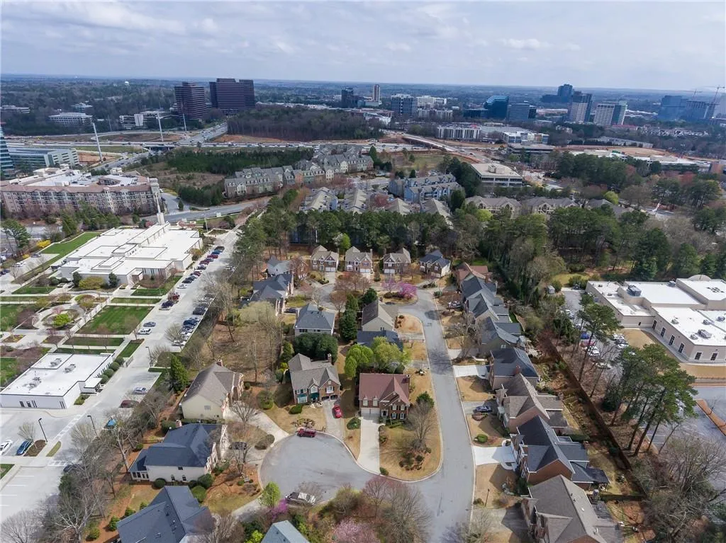 205 Glenridge Close Circle, Sandy Springs, Georgia 30328, 3 Bedrooms Bedrooms, ,2 BathroomsBathrooms,Residential,Sold,205 Glenridge Close Circle,6520191
