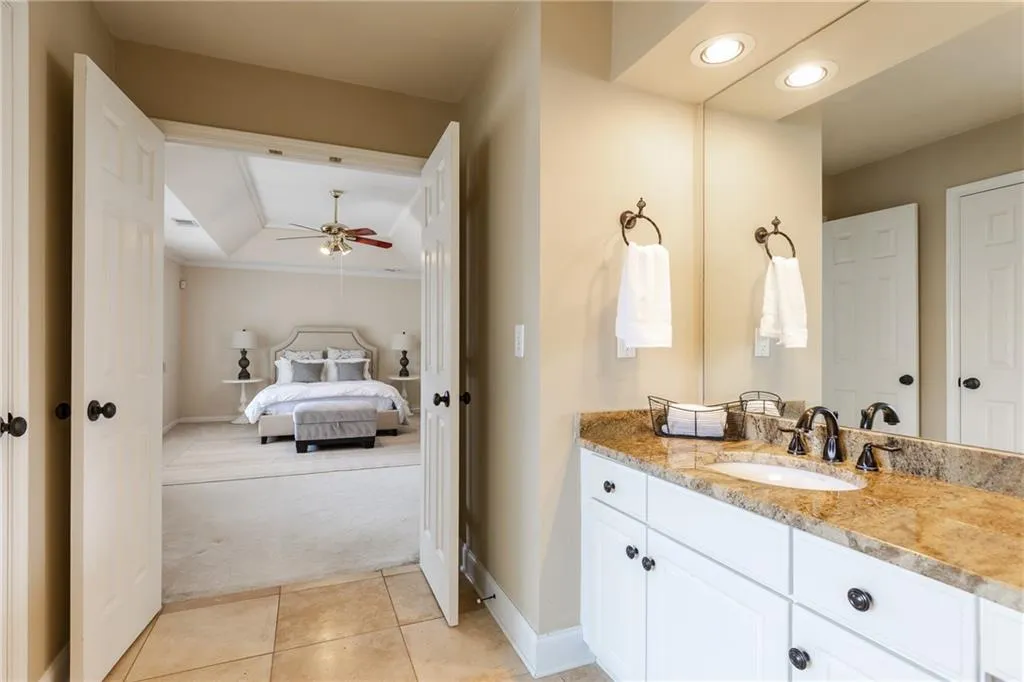205 Glenridge Close Circle, Sandy Springs, Georgia 30328, 3 Bedrooms Bedrooms, ,2 BathroomsBathrooms,Residential,Sold,205 Glenridge Close Circle,6520191