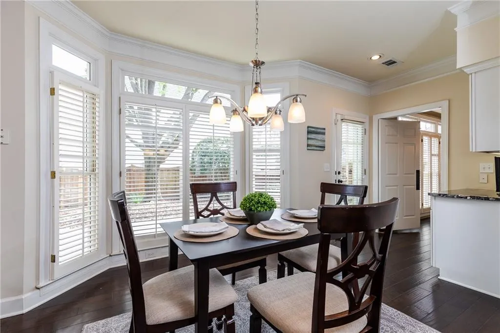 205 Glenridge Close Circle, Sandy Springs, Georgia 30328, 3 Bedrooms Bedrooms, ,2 BathroomsBathrooms,Residential,Sold,205 Glenridge Close Circle,6520191