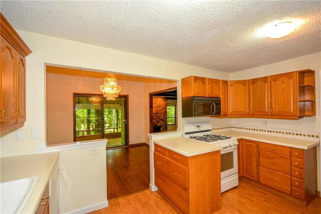 7560 Winters Chapel Road, Sandy Springs, Georgia 30350, 3 Bedrooms Bedrooms, ,2 BathroomsBathrooms,Residential,Sold,7560 Winters Chapel Road,5941659