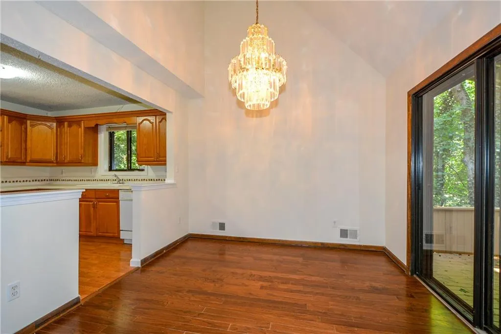 7560 Winters Chapel Road, Sandy Springs, Georgia 30350, 3 Bedrooms Bedrooms, ,2 BathroomsBathrooms,Residential,Sold,7560 Winters Chapel Road,5941659