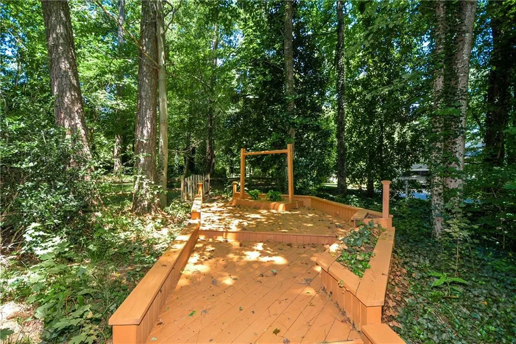 7560 Winters Chapel Road, Sandy Springs, Georgia 30350, 3 Bedrooms Bedrooms, ,2 BathroomsBathrooms,Residential,Sold,7560 Winters Chapel Road,5941659