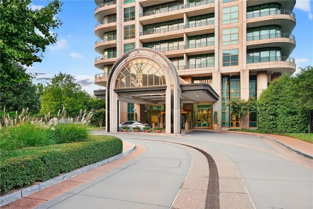 750 Park Avenue Ne Unit 25w, Atlanta, Georgia 30326, 3 Bedrooms Bedrooms, ,2 BathroomsBathrooms,Residential,For Sale,750 Park Avenue Ne Unit 25w,7648954