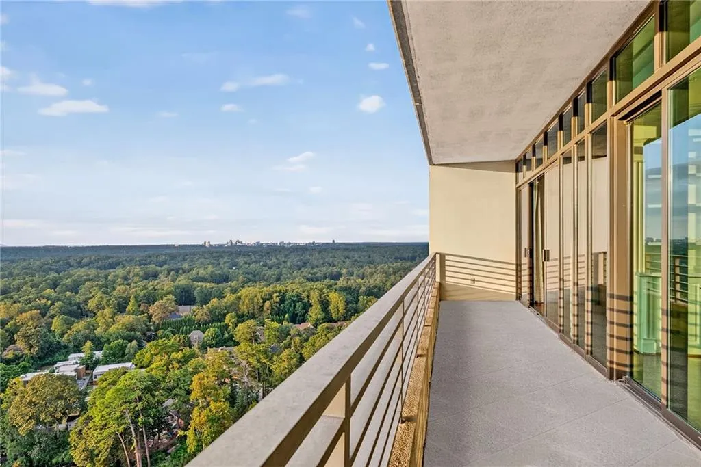 750 Park Avenue Ne Unit 25w, Atlanta, Georgia 30326, 3 Bedrooms Bedrooms, ,2 BathroomsBathrooms,Residential,For Sale,750 Park Avenue Ne Unit 25w,7648954