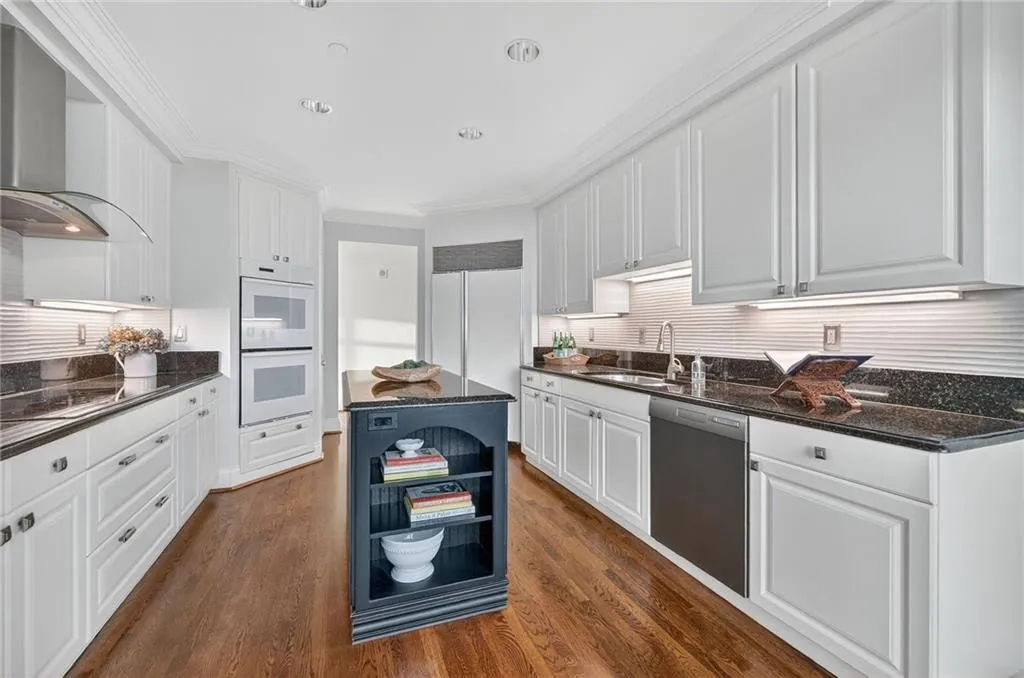 750 Park Avenue Ne Unit 25w, Atlanta, Georgia 30326, 3 Bedrooms Bedrooms, ,2 BathroomsBathrooms,Residential,For Sale,750 Park Avenue Ne Unit 25w,7648954