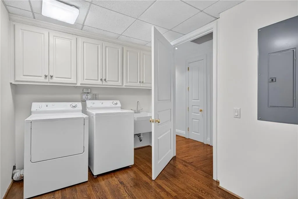750 Park Avenue Ne Unit 25w, Atlanta, Georgia 30326, 3 Bedrooms Bedrooms, ,2 BathroomsBathrooms,Residential,For Sale,750 Park Avenue Ne Unit 25w,7648954
