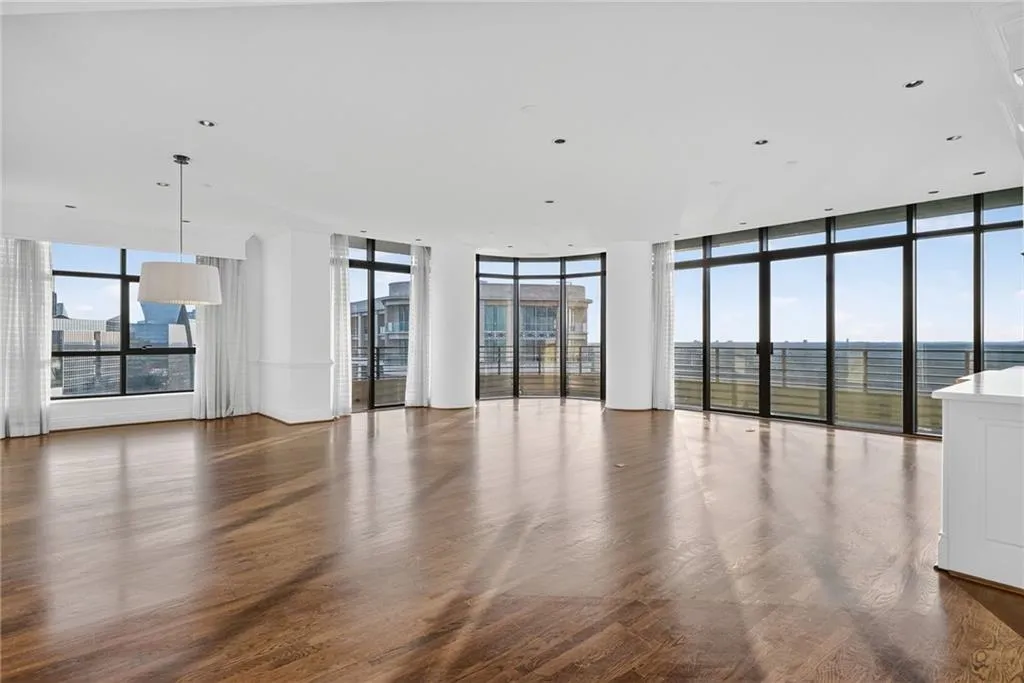 750 Park Avenue Ne Unit 25w, Atlanta, Georgia 30326, 3 Bedrooms Bedrooms, ,2 BathroomsBathrooms,Residential,For Sale,750 Park Avenue Ne Unit 25w,7648954