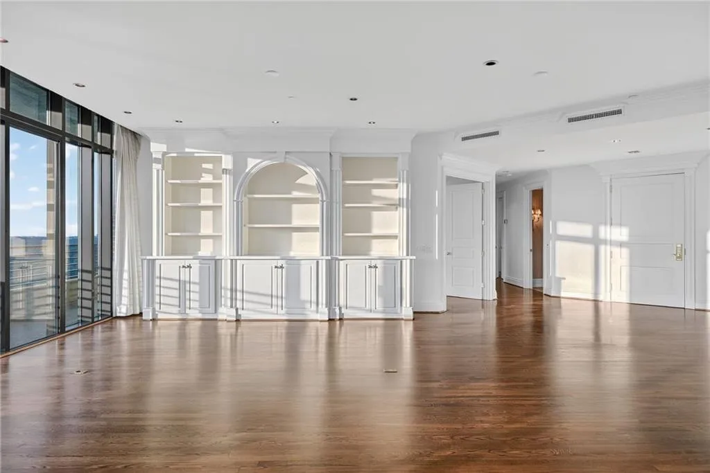 750 Park Avenue Ne Unit 25w, Atlanta, Georgia 30326, 3 Bedrooms Bedrooms, ,2 BathroomsBathrooms,Residential,For Sale,750 Park Avenue Ne Unit 25w,7648954