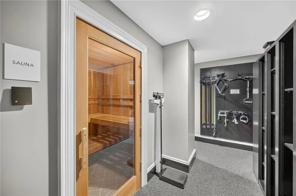 750 Park Avenue Ne Unit 25w, Atlanta, Georgia 30326, 3 Bedrooms Bedrooms, ,2 BathroomsBathrooms,Residential,For Sale,750 Park Avenue Ne Unit 25w,7648954