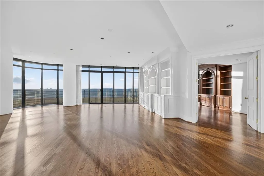 750 Park Avenue Ne Unit 25w, Atlanta, Georgia 30326, 3 Bedrooms Bedrooms, ,2 BathroomsBathrooms,Residential,For Sale,750 Park Avenue Ne Unit 25w,7648954