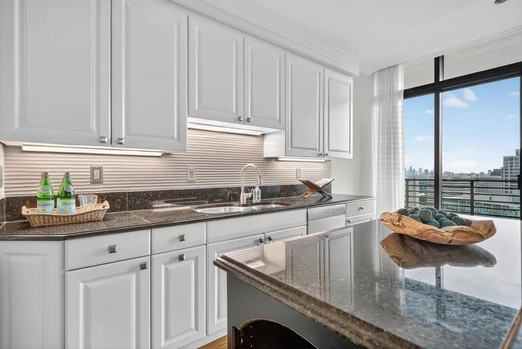 750 Park Avenue Ne Unit 25w, Atlanta, Georgia 30326, 3 Bedrooms Bedrooms, ,2 BathroomsBathrooms,Residential,For Sale,750 Park Avenue Ne Unit 25w,7648954