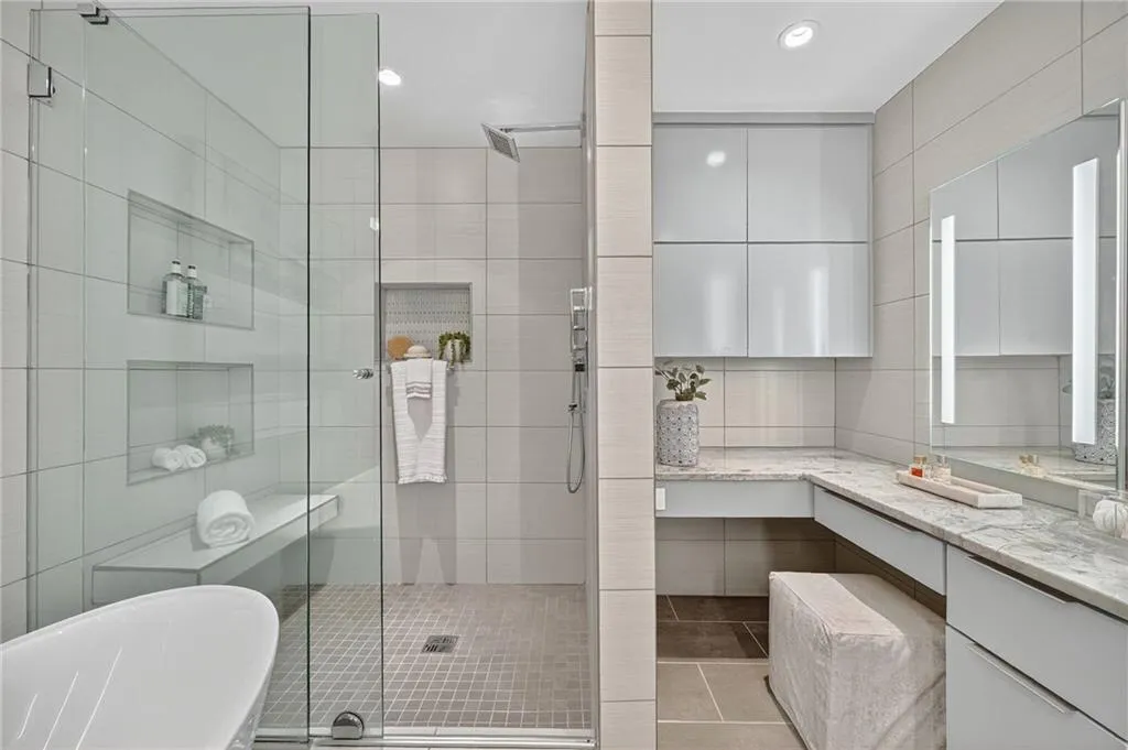 750 Park Avenue Ne Unit 25w, Atlanta, Georgia 30326, 3 Bedrooms Bedrooms, ,2 BathroomsBathrooms,Residential,For Sale,750 Park Avenue Ne Unit 25w,7648954