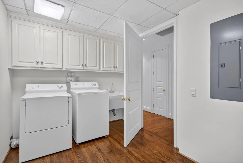 750 Park Avenue Ne Unit 25w, Atlanta, Georgia 30326, 3 Bedrooms Bedrooms, ,2 BathroomsBathrooms,Residential,For Sale,750 Park Avenue Ne Unit 25w,7648954