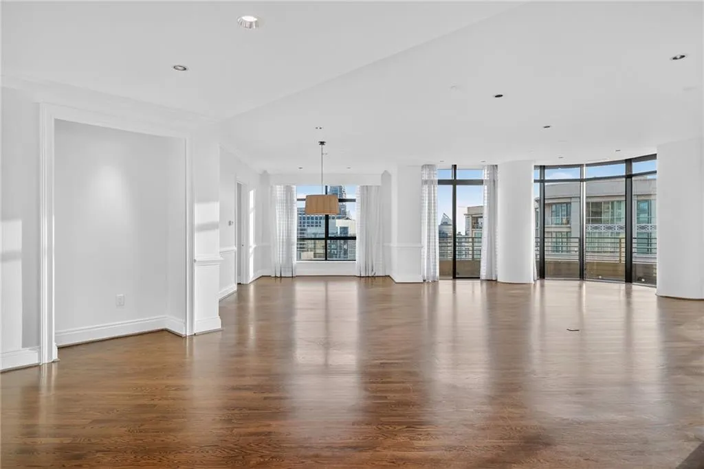 750 Park Avenue Ne Unit 25w, Atlanta, Georgia 30326, 3 Bedrooms Bedrooms, ,2 BathroomsBathrooms,Residential,For Sale,750 Park Avenue Ne Unit 25w,7648954
