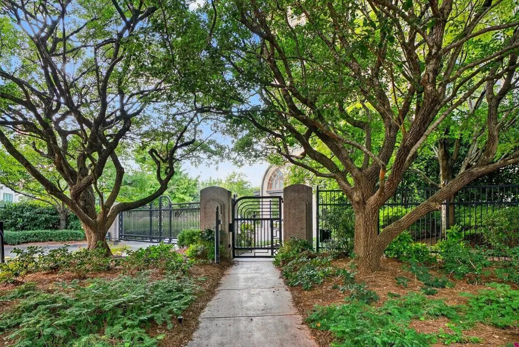 750 Park Avenue Ne Unit 25w, Atlanta, Georgia 30326, 3 Bedrooms Bedrooms, ,2 BathroomsBathrooms,Residential,For Sale,750 Park Avenue Ne Unit 25w,7648954