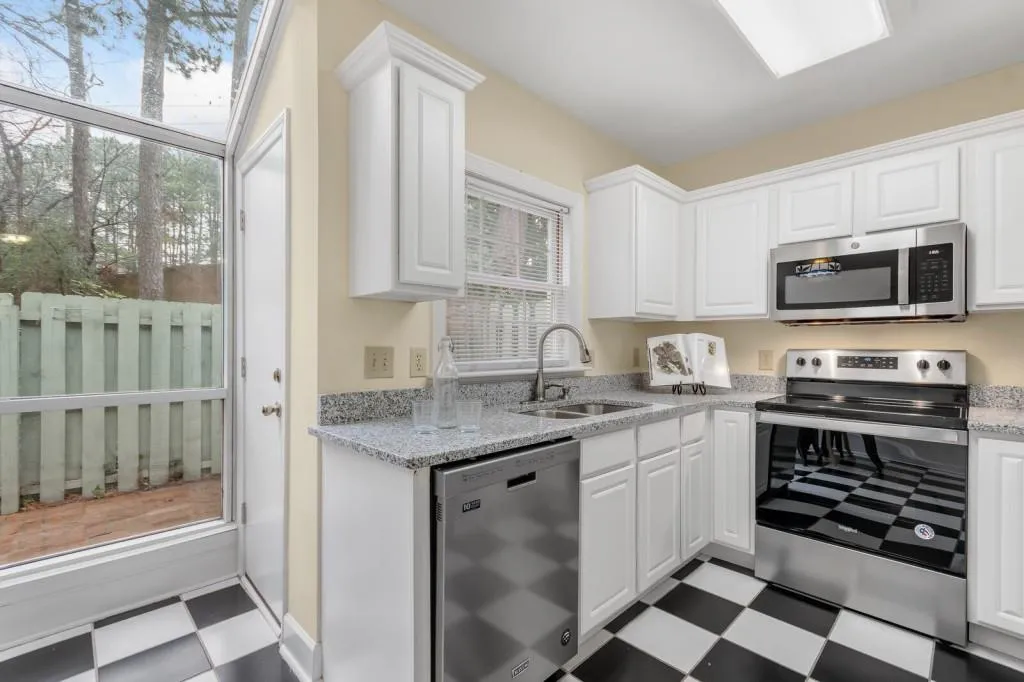 3 Mount Vernon Circle, Sandy Springs, Georgia 30338, 2 Bedrooms Bedrooms, ,2 BathroomsBathrooms,Residential,Sold,3 Mount Vernon Circle,6832579