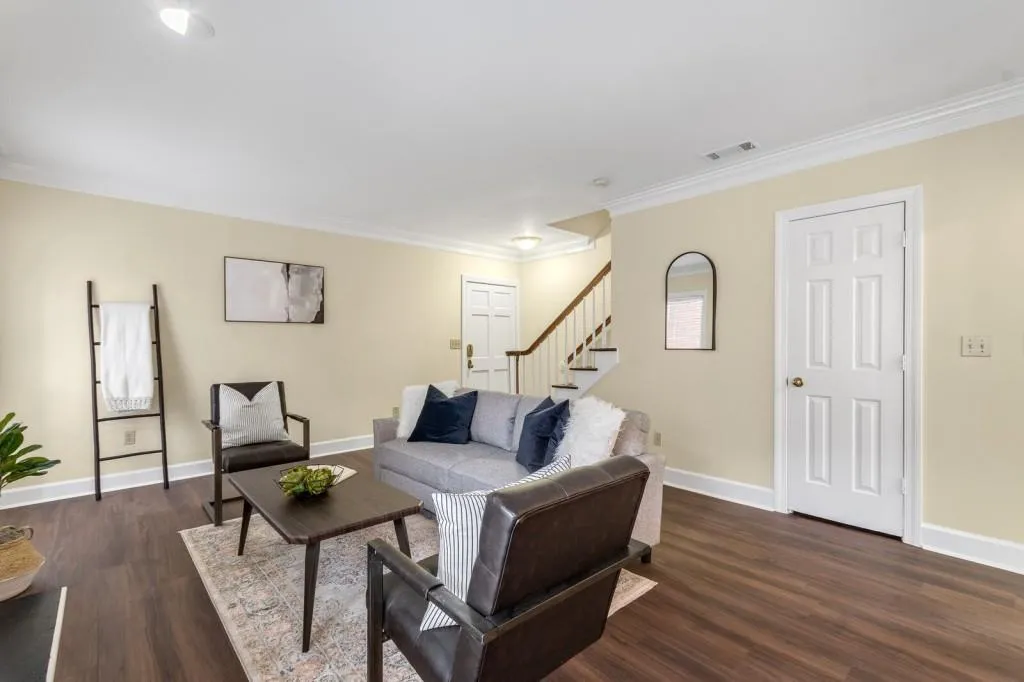 3 Mount Vernon Circle, Sandy Springs, Georgia 30338, 2 Bedrooms Bedrooms, ,2 BathroomsBathrooms,Residential,Sold,3 Mount Vernon Circle,6832579