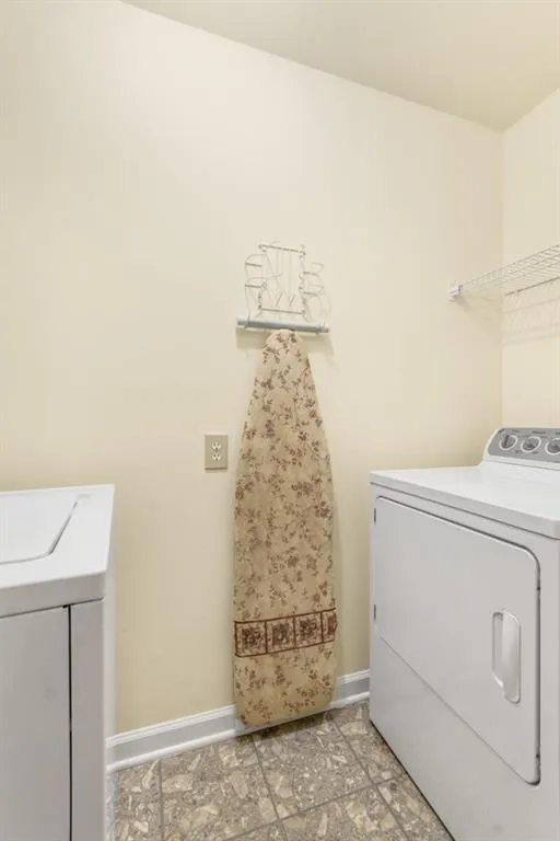 3 Mount Vernon Circle, Sandy Springs, Georgia 30338, 2 Bedrooms Bedrooms, ,2 BathroomsBathrooms,Residential,Sold,3 Mount Vernon Circle,6832579