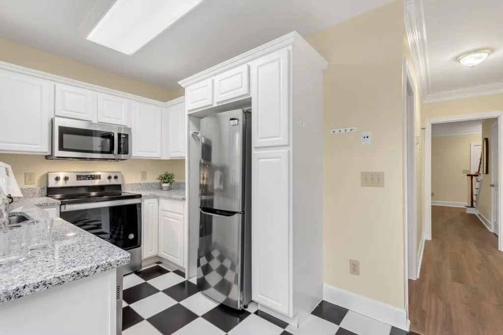 3 Mount Vernon Circle, Sandy Springs, Georgia 30338, 2 Bedrooms Bedrooms, ,2 BathroomsBathrooms,Residential,Sold,3 Mount Vernon Circle,6832579