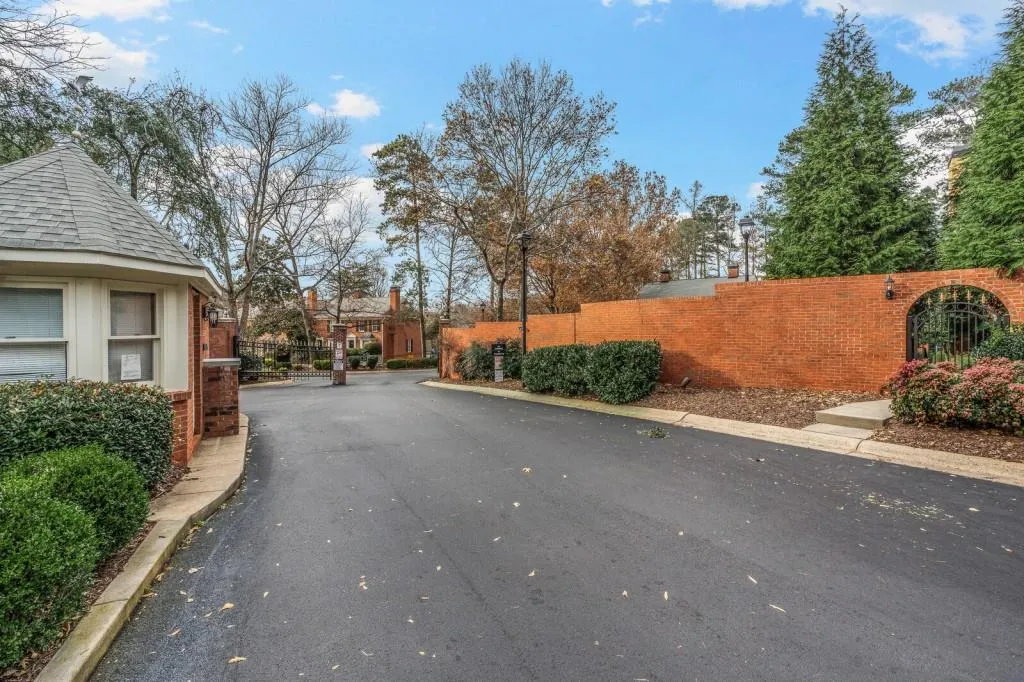 3 Mount Vernon Circle, Sandy Springs, Georgia 30338, 2 Bedrooms Bedrooms, ,2 BathroomsBathrooms,Residential,Sold,3 Mount Vernon Circle,6832579