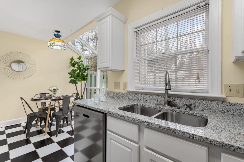 3 Mount Vernon Circle, Sandy Springs, Georgia 30338, 2 Bedrooms Bedrooms, ,2 BathroomsBathrooms,Residential,Sold,3 Mount Vernon Circle,6832579