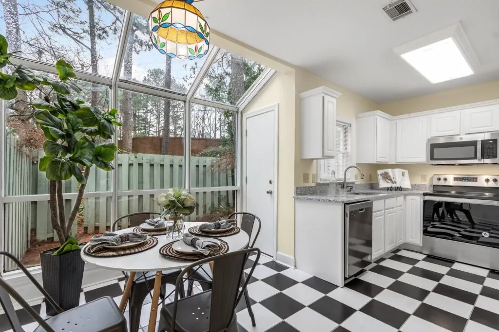 3 Mount Vernon Circle, Sandy Springs, Georgia 30338, 2 Bedrooms Bedrooms, ,2 BathroomsBathrooms,Residential,Sold,3 Mount Vernon Circle,6832579