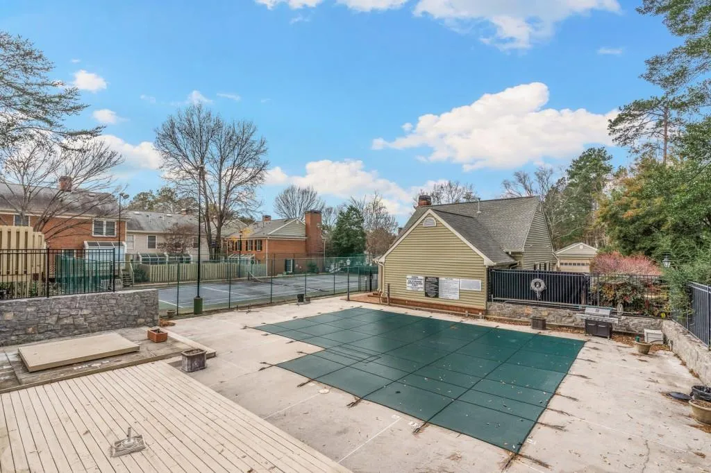 3 Mount Vernon Circle, Sandy Springs, Georgia 30338, 2 Bedrooms Bedrooms, ,2 BathroomsBathrooms,Residential,Sold,3 Mount Vernon Circle,6832579