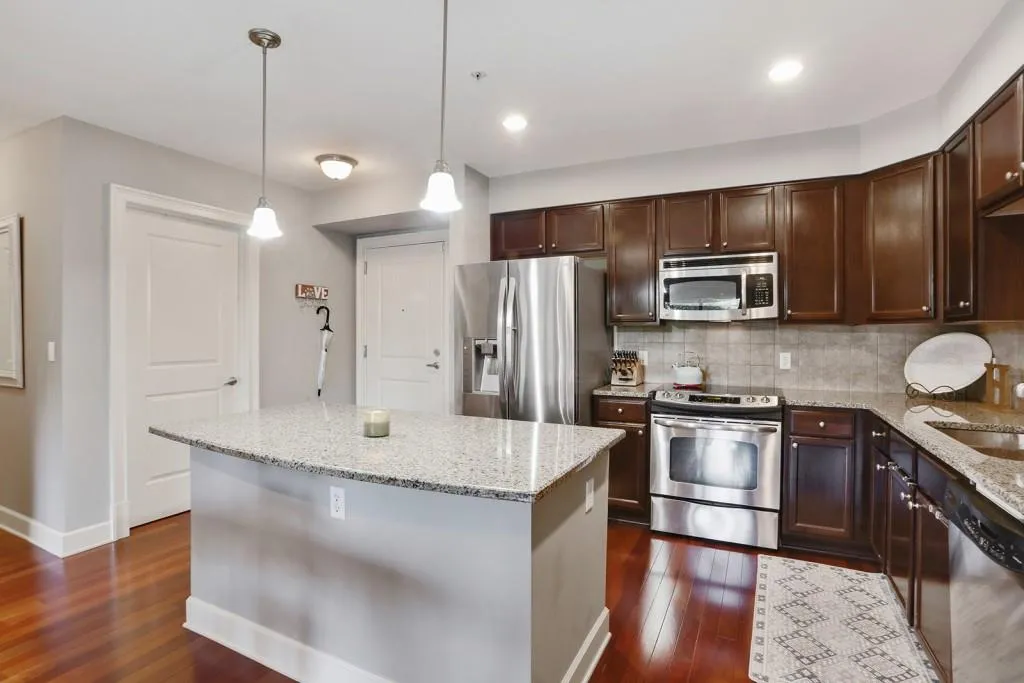 200 River Vista Drive Unit 236, Atlanta, Georgia 30339, 2 Bedrooms Bedrooms, ,2 BathroomsBathrooms,Residential,Sold,200 River Vista Drive Unit 236,6038777